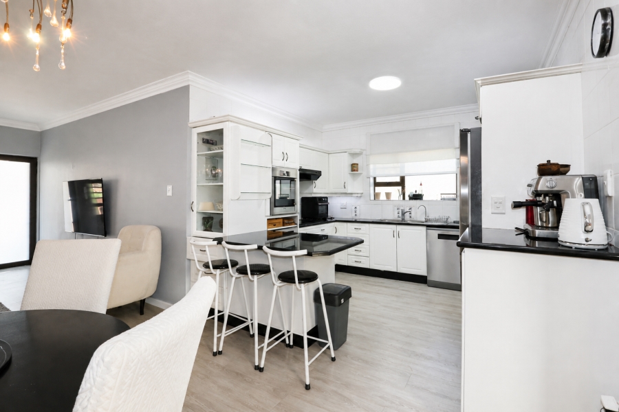 3 Bedroom Property for Sale in Waves Edge Western Cape